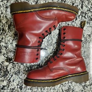 Dr. Martens 10 eye